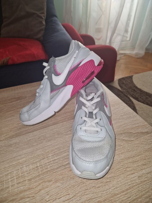 Adidasi nike marimea 35