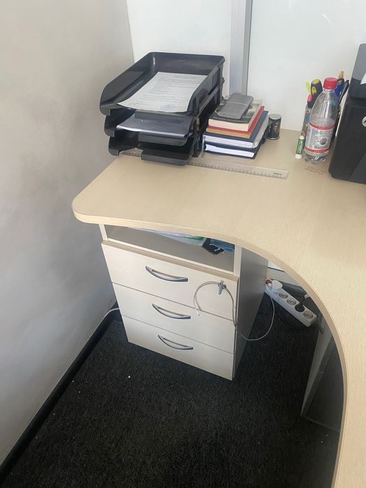 Офисный стол в отличном состоянии