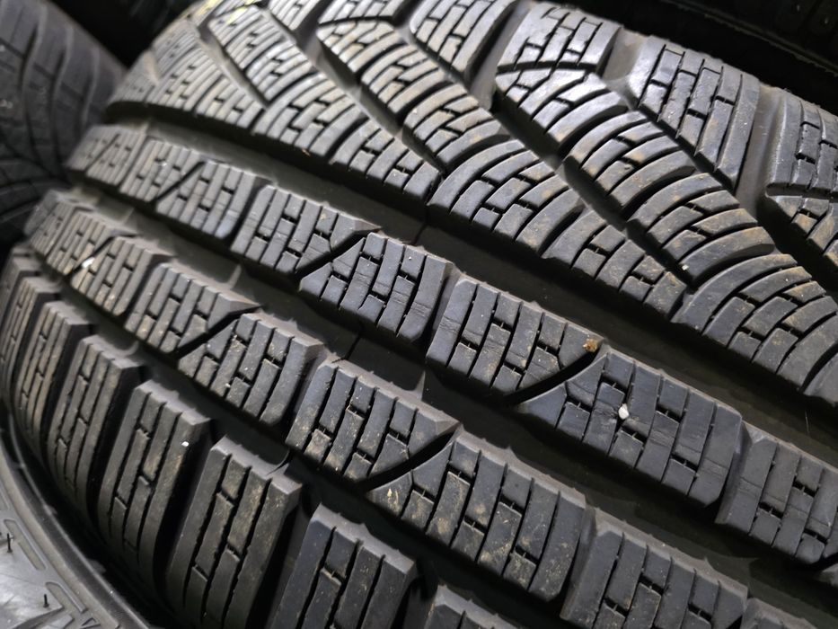 2бр Като нови зимни гуми 225 50 17 - Pirelli- DOT 2023