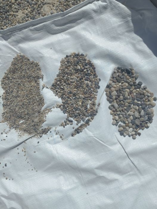 Камень галка крошка белый черный красный