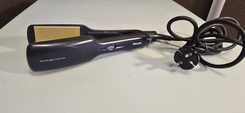 Placa intins parul Philips HP4638/00 SalonStraight Active Ion