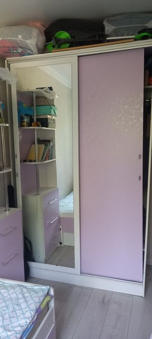 Детская кровать и Шифоньер