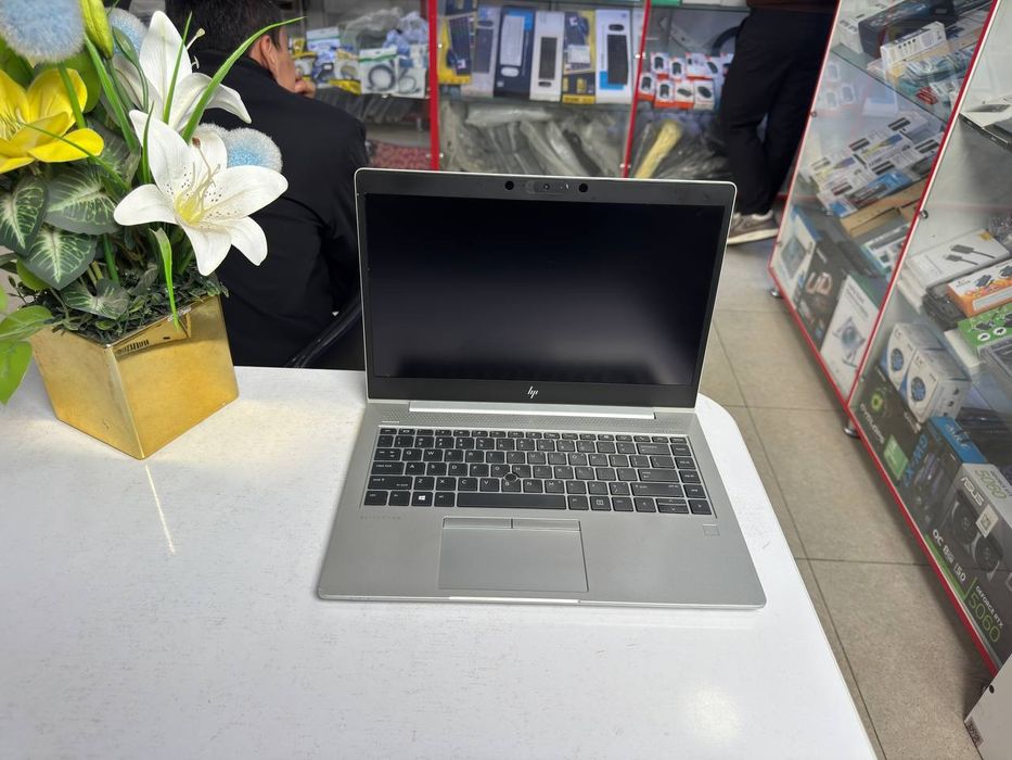 HP elitebook ryzen 7 pro 3750U 8/256SSD sensorlik ekran holati zoʻr