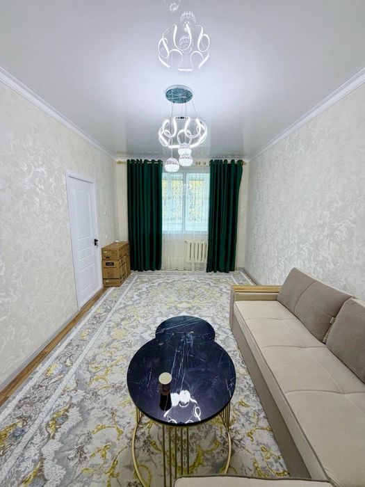 Чиланзар 13 2/2/4 комната зеркални балкон 1.5/3