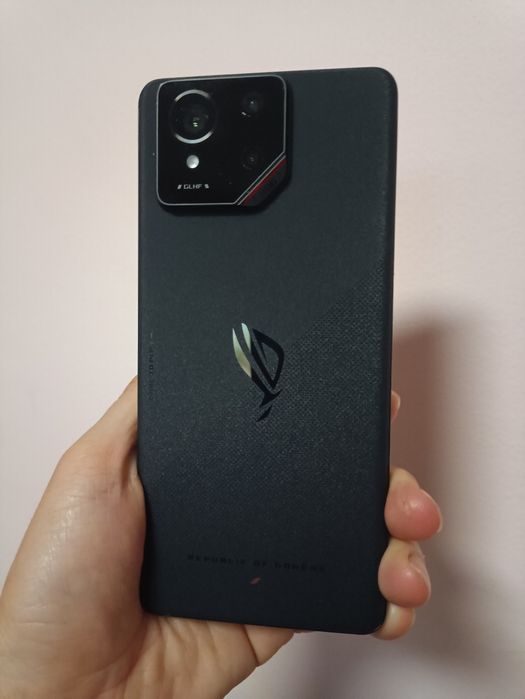 Asus ROG Phone 9 Pro на части
Перфектен. На един месец.
На практи