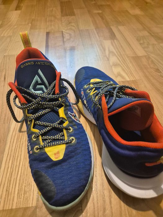 Adidași Nike Giannis Immortality Force Field