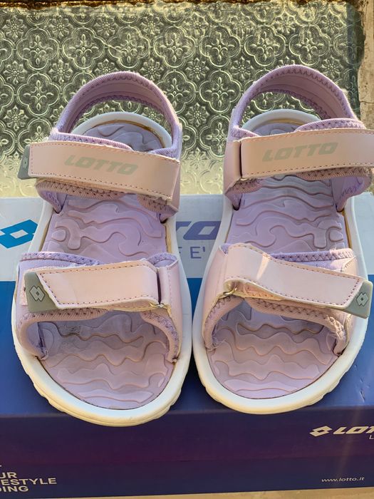 Сандали за момиче