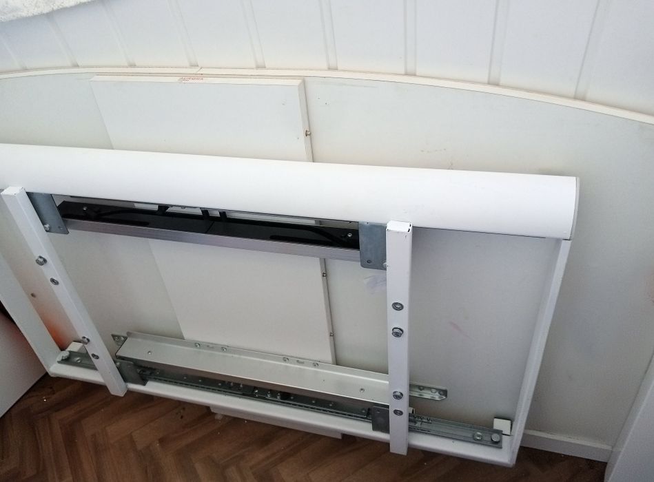 Кухонный обеденный стол