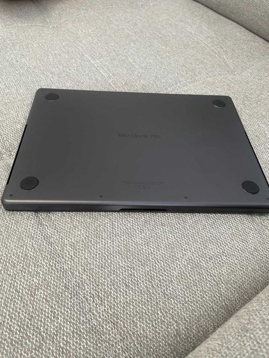 Apple MacBook Pro 14" M3 Pro - Performanță Excepțională