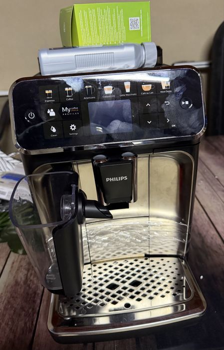 Espressor automat Philips LatteGo Seria 5400