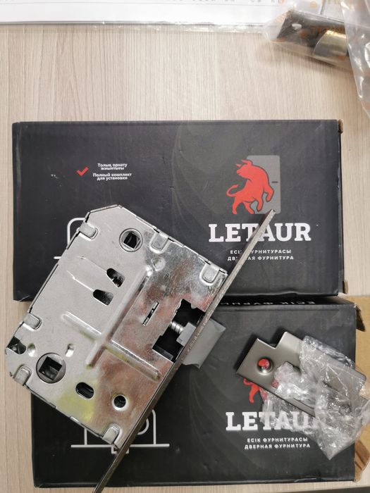 Дверная фурнитура