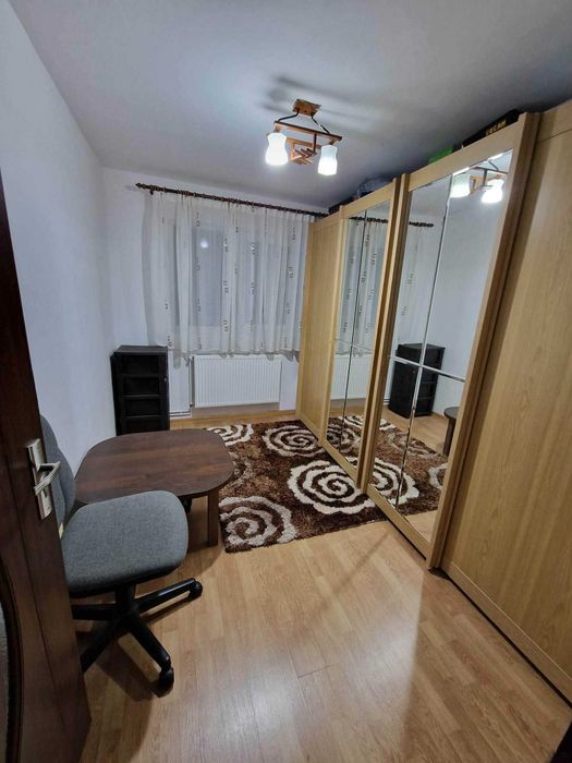 Vând apartament cu 4 camere