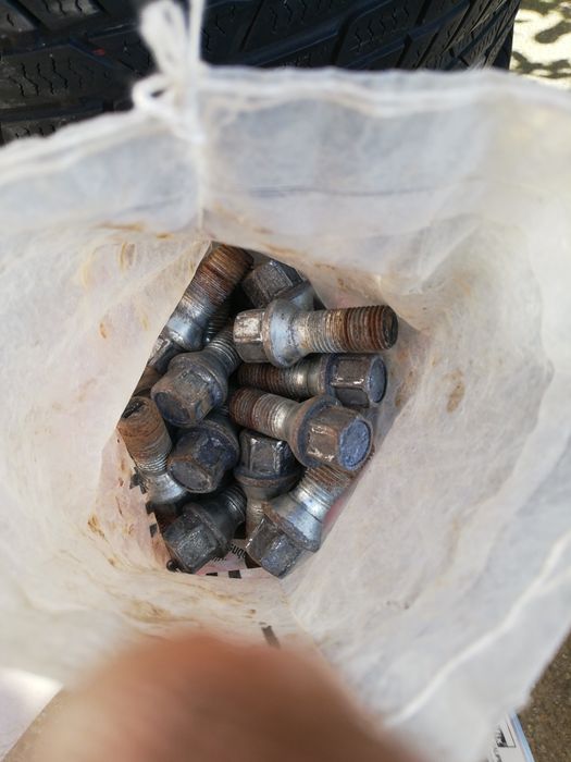 Jante aliaj VW de 16 cu anvelope de iarna Continental 215 60 R16 5x112