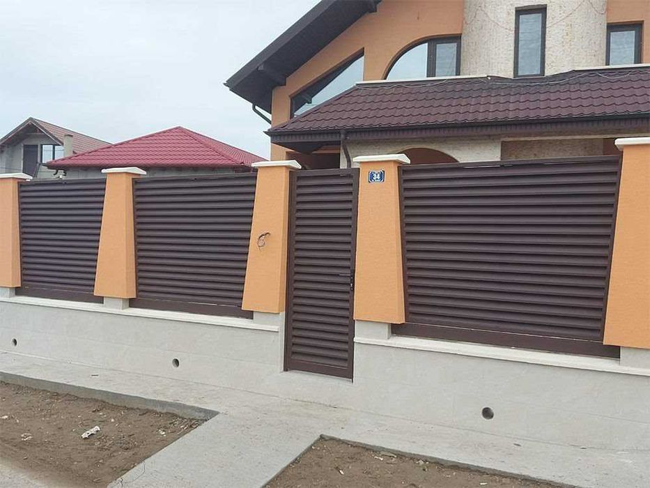 Construim garduri din panouri stil jaluzele, sipca metalica, tabla BCA
