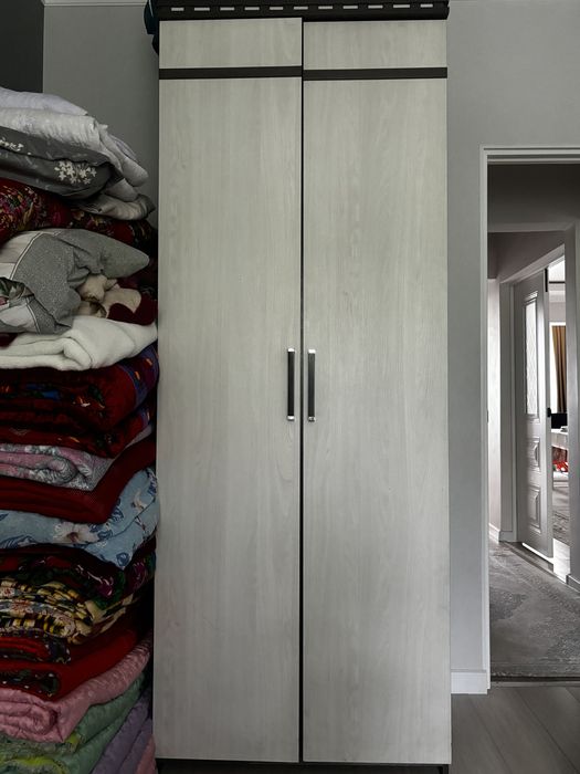 Шкаф двух дверный