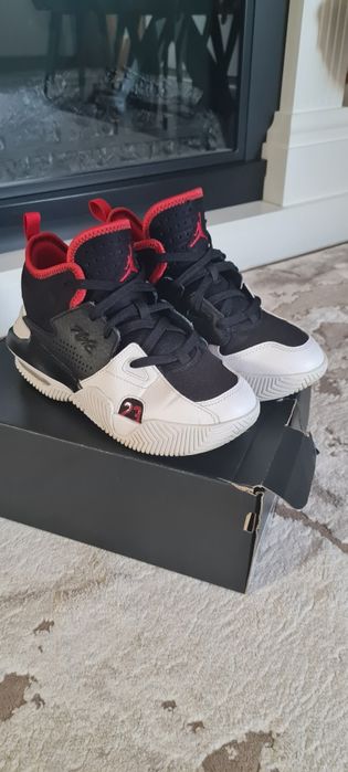 Vând Jordan Stay Loyal 2