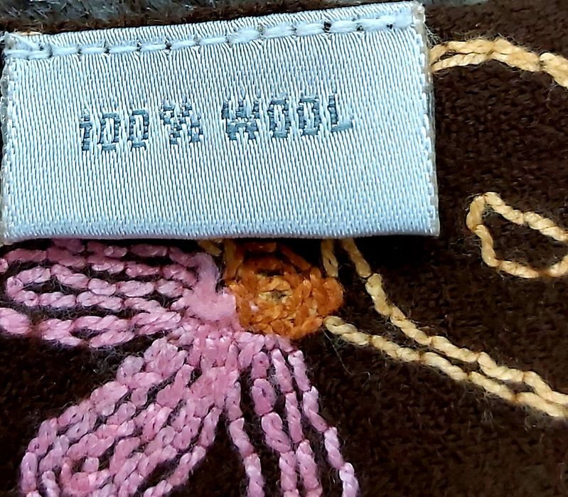 Нов вълнен шал бродерия