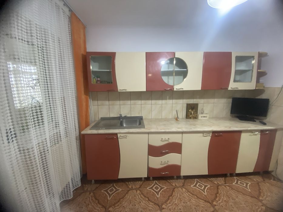 inchiriez apartament
