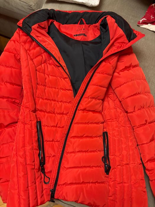 Яке kenvelo червено