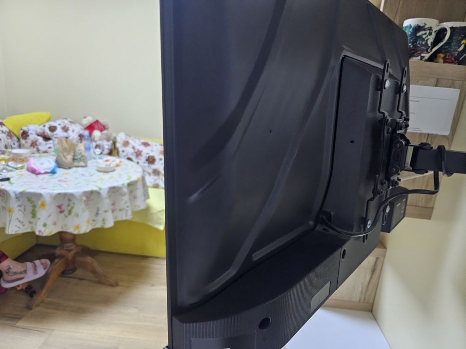 Hisense  qled full HD 32 инча