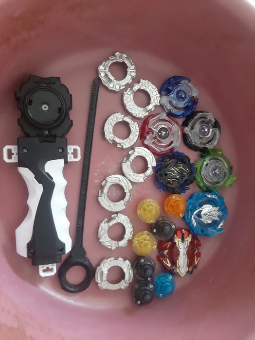 Продаю BeyBlade.