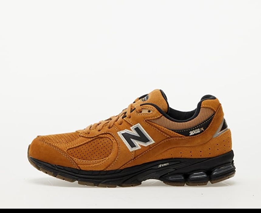 Adidași New balance 2002r mărimea 40.5  tobacco care nu se mai produc (model limitat)