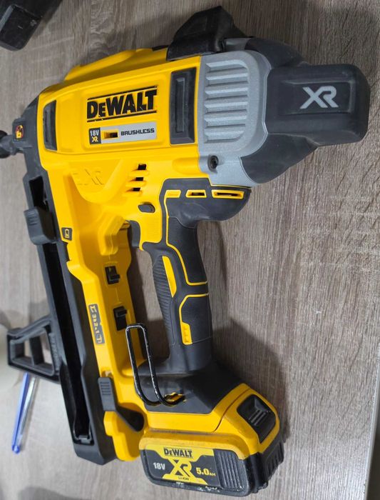 Акумулаторен такер за бетон DeWALT DCN890N