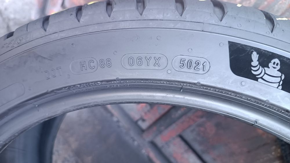 245/40/18 Michelin