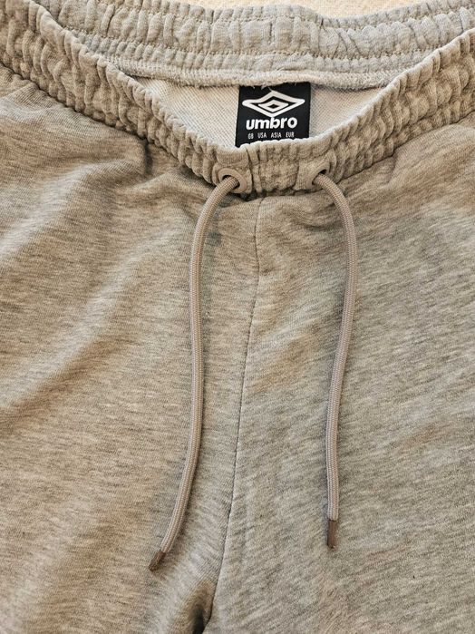 Продават се нови, мъжки къси панталони "UMBRO"