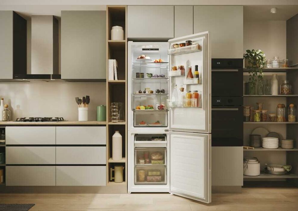 Нов Total No Frost хладилник с фризер Candy 279 л 183/55/60 см