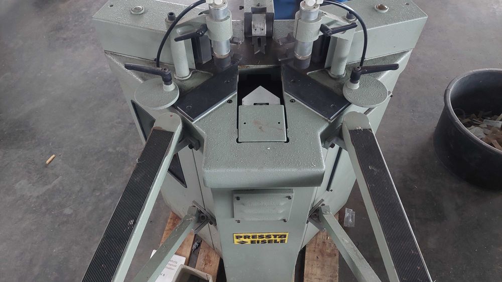 Ъглонабивна машина Pressta PV-8 за Алуминиеви Системи