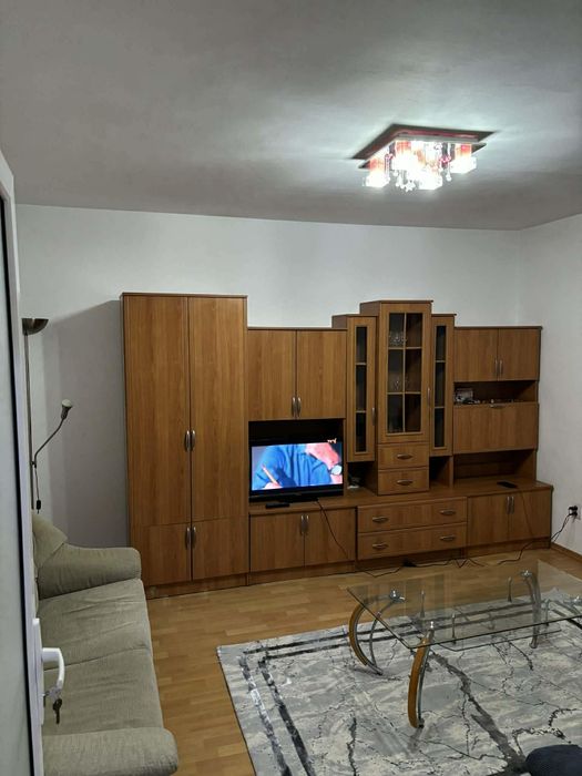 Închiriez Apartament