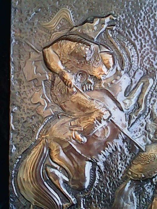 Панно-чеканку для интерьера продам.