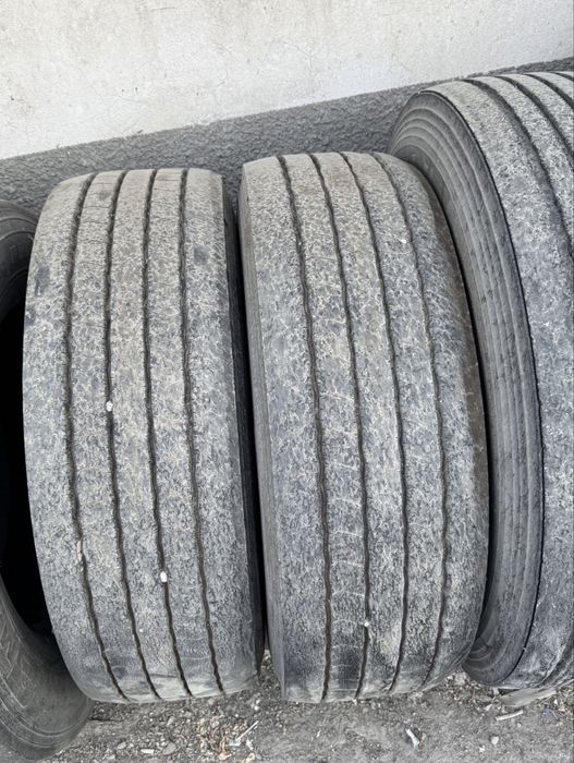 Резину грузовую продам.