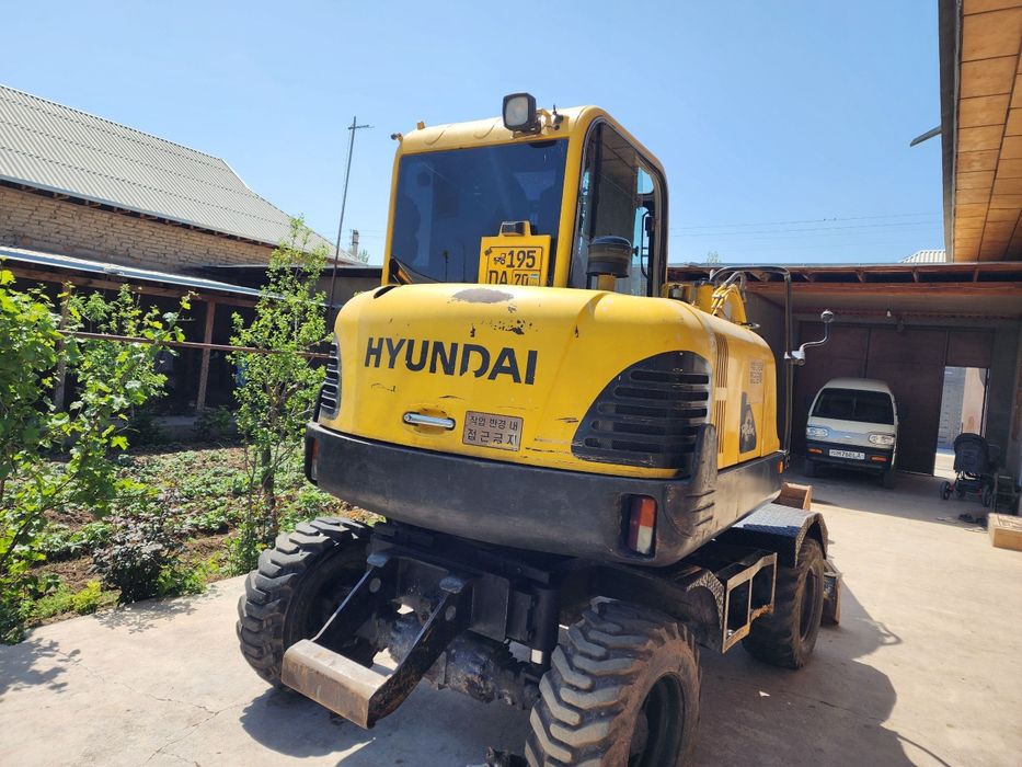 Hyundai R555w7 .