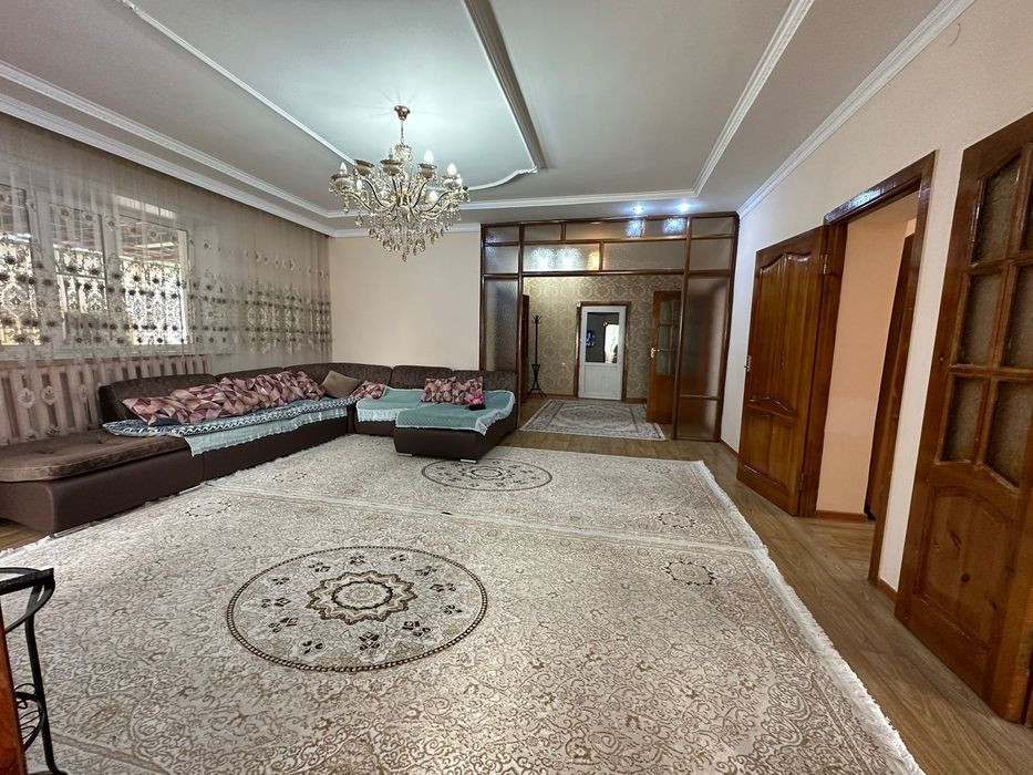 Продом большой дом с магазином.