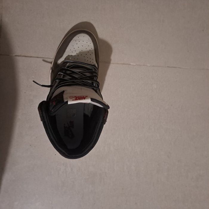 Продавам jordan 4 travis scott 1 I travis scott lol