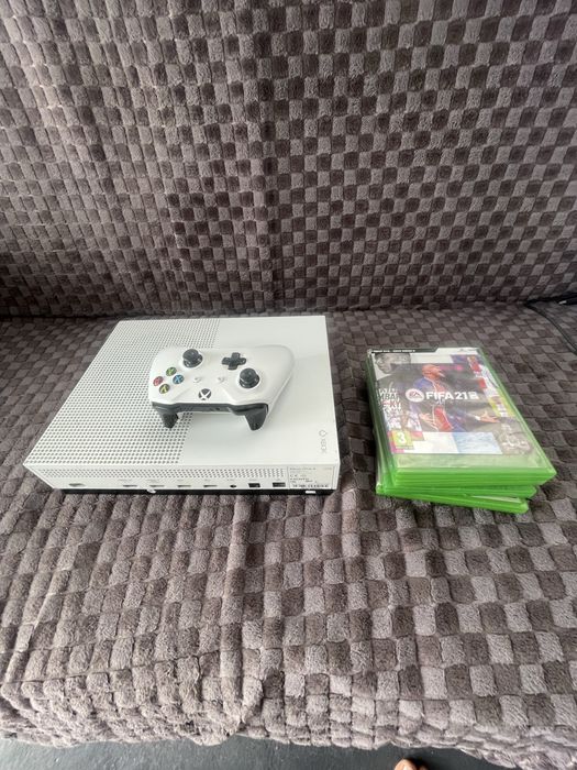 Xbox one s  un controler si 4 jocuri