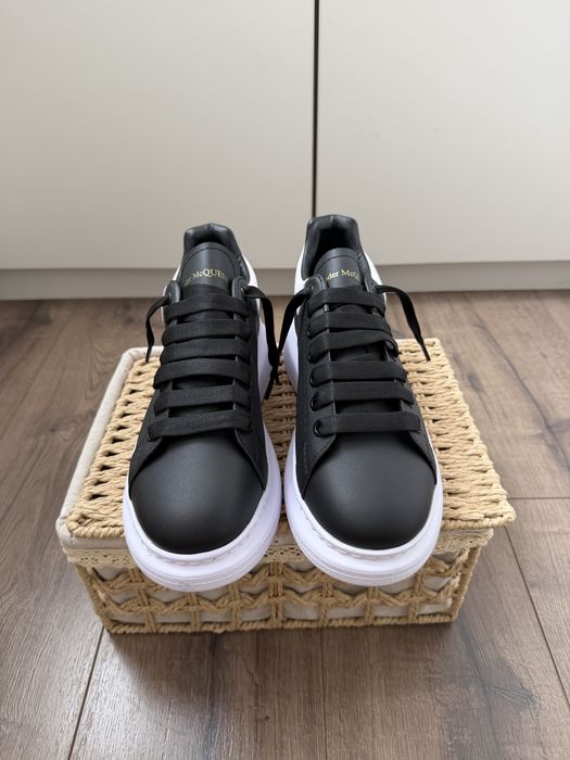 Adidasi ALEXANDER MCQUEEN l Produs NOU Tenesi | Adidasi Baieti | Fete | Alexander McQueen Negru - Alb | Adidasi Model NOU | Produs Calitate PREMIUM