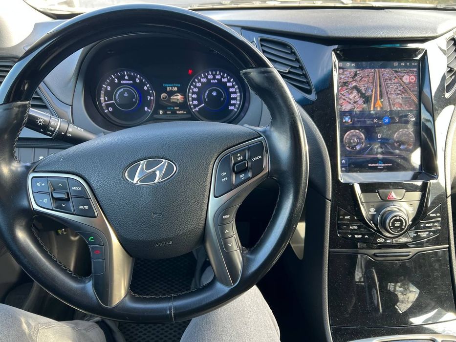 Продаётся HYUNDAI AZERA 2015