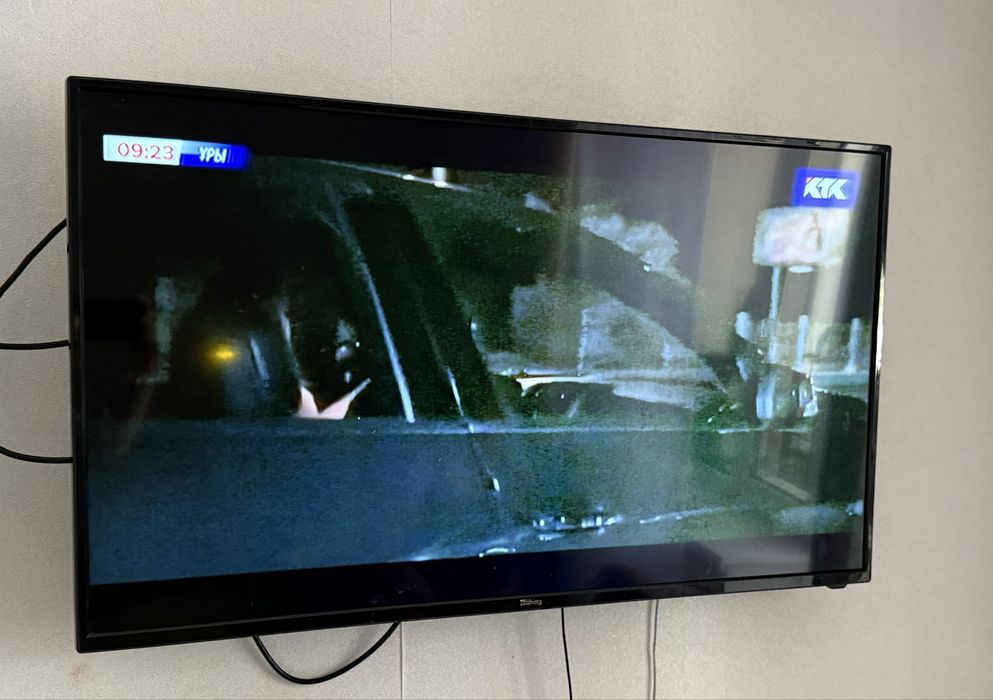 Продам телевизор Elenberg (smart tv)