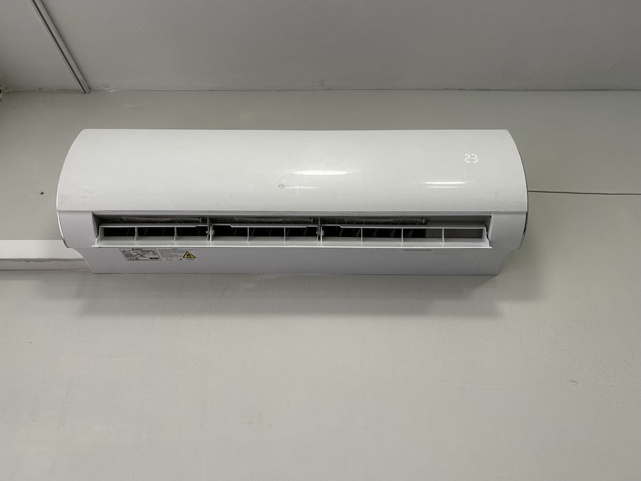 Продавам климатик Gree 24 ка Почти нов