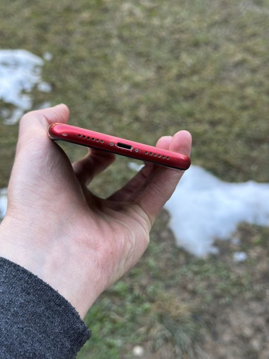 iPhone 11 64GB red