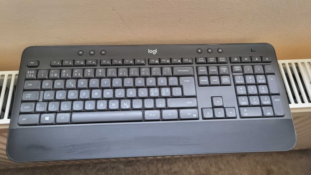 Logitech tastatura K545 ADVANCED Wireless Keyboard fuctuionala  50 lei
