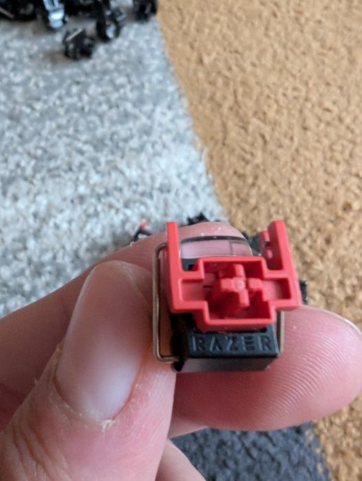 Vand switchuri originale Razer black si red