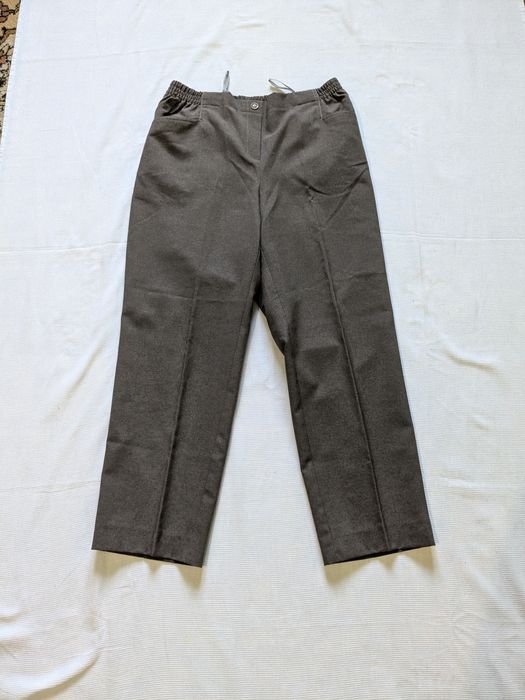 S-L. Nou. Pantaloni damă.