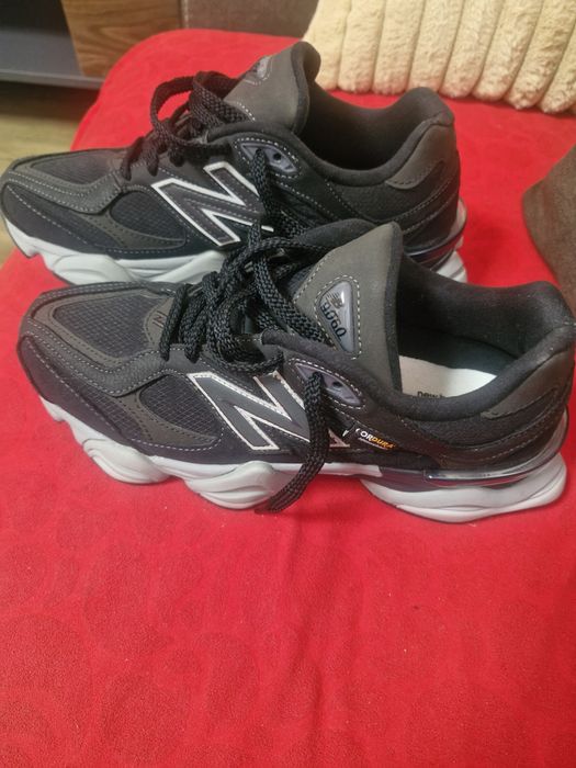 Продават се мъжки маратонки New Balance