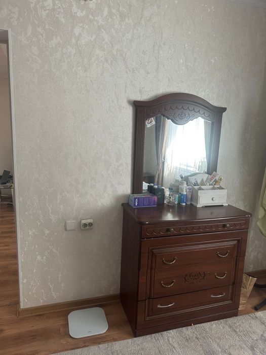 Продаю спальный гарнитур