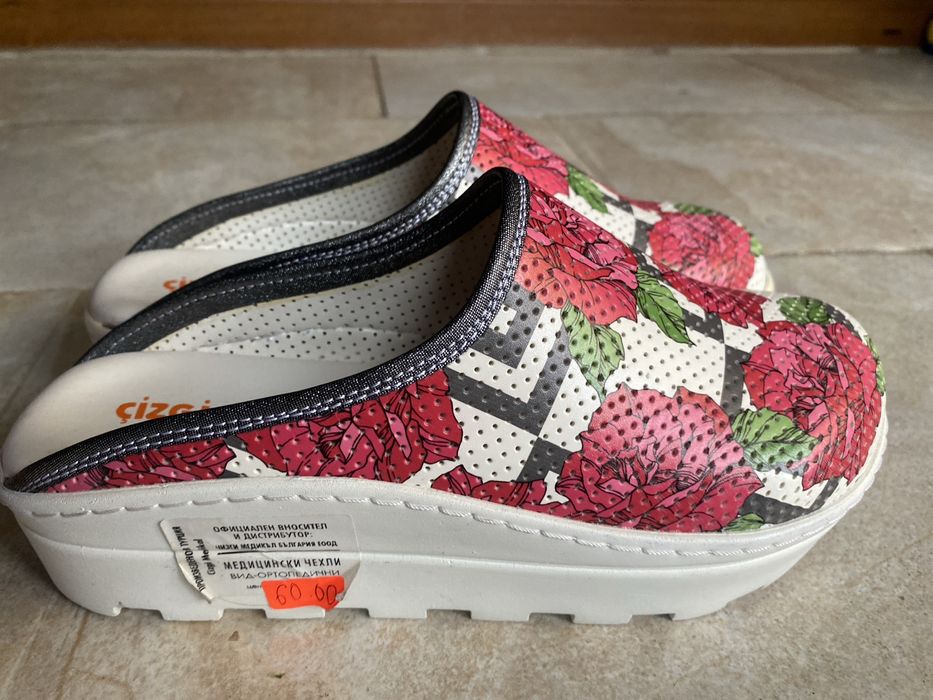 Медицинско облекло панталон с туника и медицинско ортопедично сабо