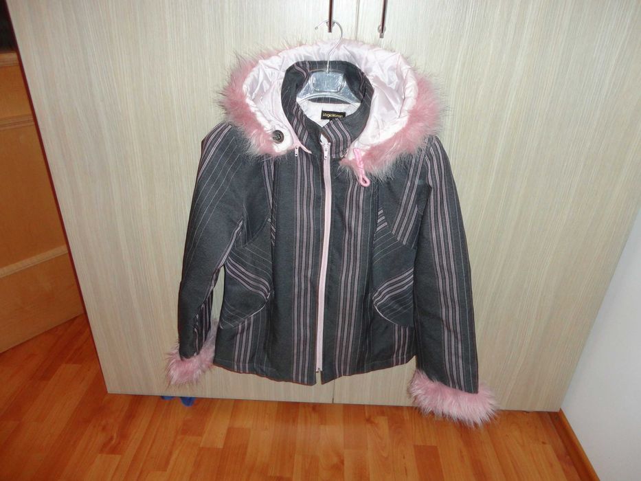 Geaca matlasata cu gluga detasabila marimea 42